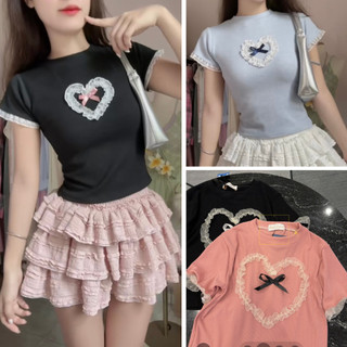 Áo thun baby tee nữ form ôm body phối viền ren họa tiết trái tim đính nơ phong cách dễ thương