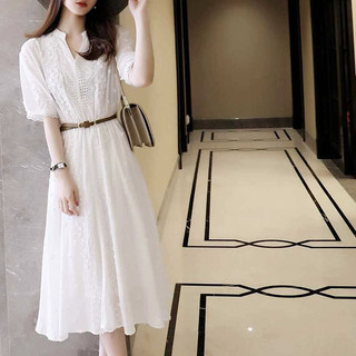 Váy Trắng Dáng Dài Kèm Đai Da