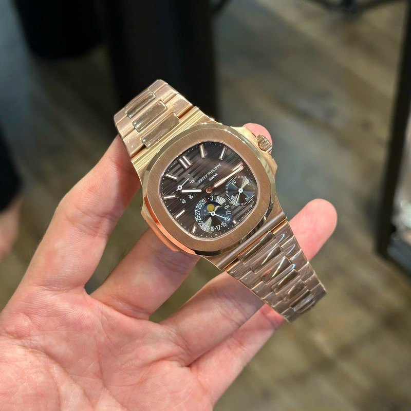 Đồng Hồ Patek Philippe Nautilus 5712 Khoá Bấm Mới Nhất