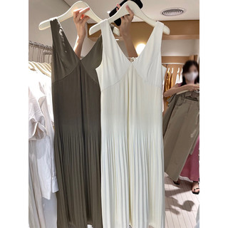 C váy maxi trắng dáng dài cổ V eo dập ly