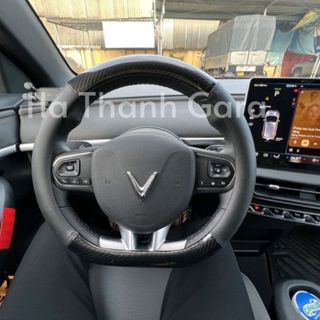Bọc vô lăng VF6 VF7 cho ô tô Vinfast màu Đen Đỏ Xanh Trắng Be Nâu Dcut Carbon Da xịn êm tay