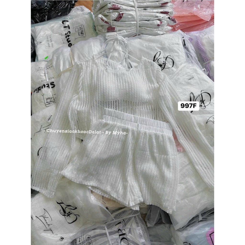 Set bộ đùi 3 món xinh xắn đi biển dịp hè bara có mút len ren áo tay dài hở eo kiểu dáng sexy quyến rũ | BigBuy360 - bigbuy360.vn