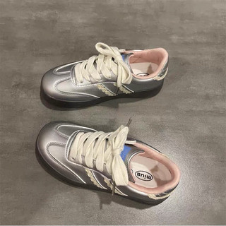 Sẵn giày thể thao sneaker cao cấp dành cho cả nam và nữ thích hợp đi chơi và đi học