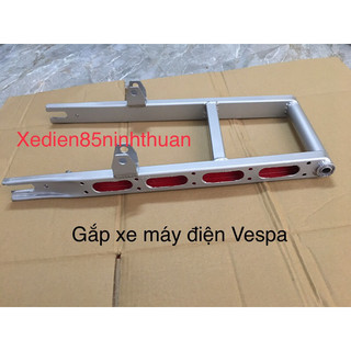 Gắp xe máy điện Vespa loại phay và không phay