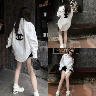 [CINADO] Áo sơ mi trắng tay dài nữ đính chữ thêu nổi