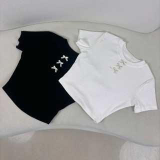 Áo thun ôm body cổ tròn đính 3 nơ nhỏ GLORIOUS chất liệu thun gân
