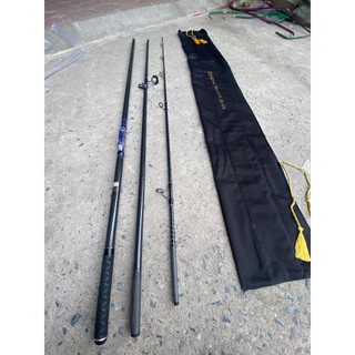 Cần câu 3 khúc Daiwa Procaster 4m25 BXT màu đen vân carbon xoắn toàn thân sale giá rẻ