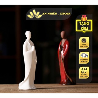 Tượng nhà sư đứng thủ ấn - tượng trang trí chất liệu gốm men đỏ - trắng cao cấp