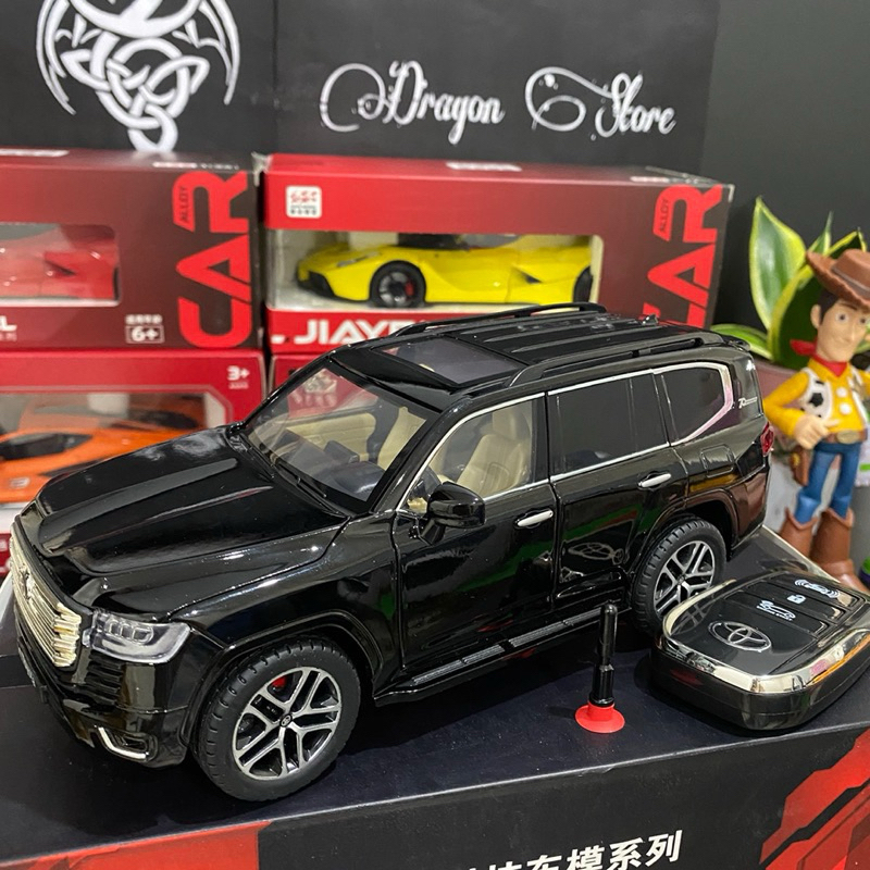 Mô hình xe ô tô Land Cruiser LC300 Kèm chìa khoá tỉ lệ 1:24 khung thép chắc chắn Màu Đen