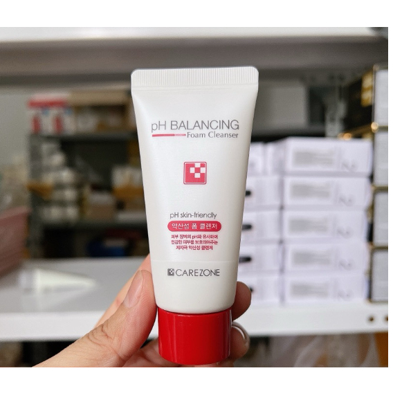 Sữa rửa mặt Carezone pH Balancing Foam Cleanser 30ml