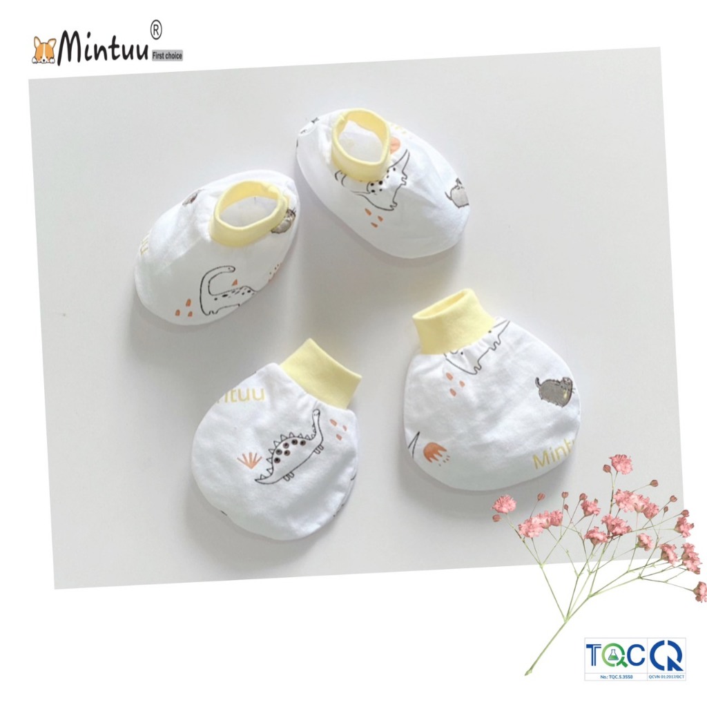 Bộ bao tay bao chân sơ sinh, bo trắng in hoạ tiết cho bé 3 - 8 kg, hiệu Mintuu vải cotton 100%- 3161