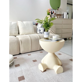 Bàn cafe mini hình động vật đặt cạnh sofa phong cách Bắc Âu
