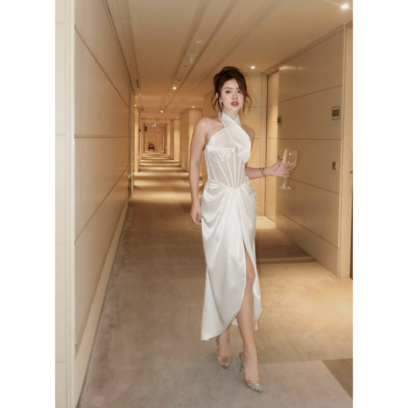 Đ𝑎̂̀𝑚 lụa xẻ cổ yếm gọng đính đá: 580k s/m