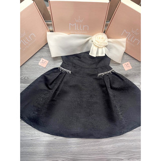 Váy trễ vai nơ lệch đính đá