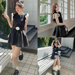 Set áo đen sát nách phối bèo ren trắng