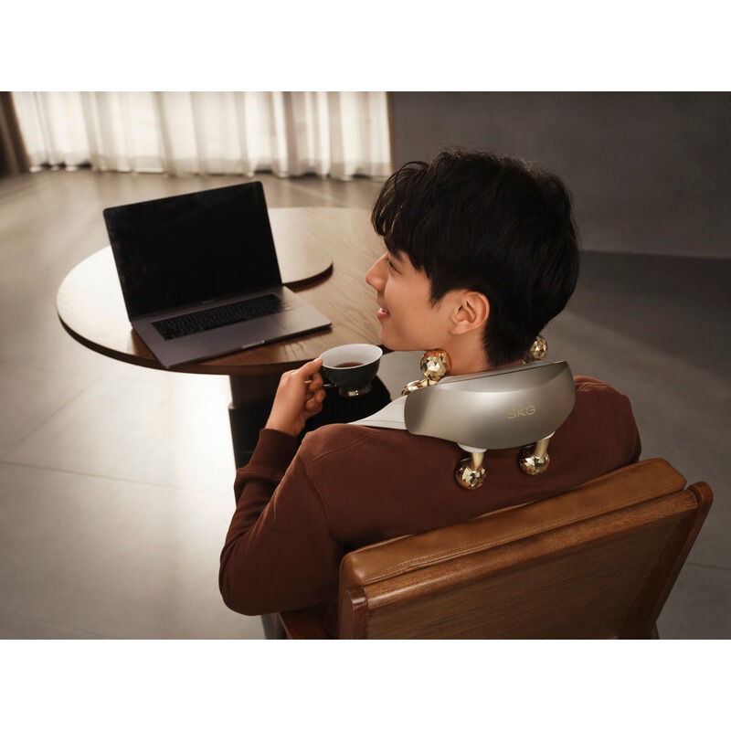 Máy massage cổ vai gáy SKG H5-2 cao cấp