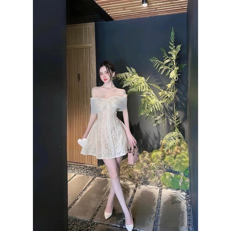 Đầm ren thiết kế chữ A