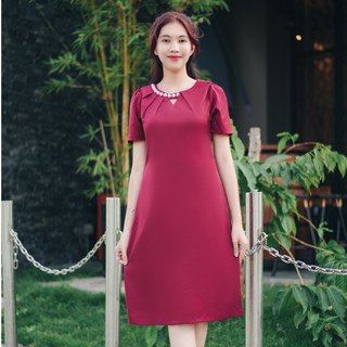 Đầm suông trung niên Cổ tròn khoét V kết ngọc tay ngắn màu Đỏ đô TTV Store thời trang nữ TTV1568