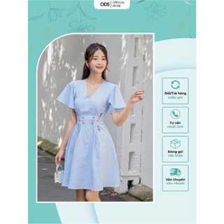 Đầm blue caro nhí ODS thiết kế cổ V, eo xếp ly, thêu hoa eo, tay ngắn xoè, dây nơ lưng trẻ trung năng động - SIB42