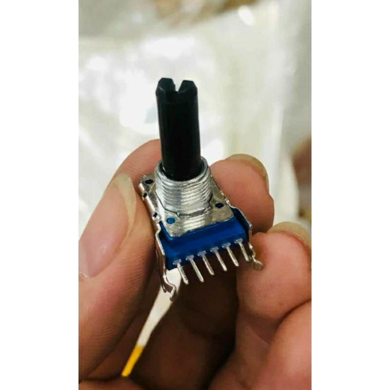 1 VOLUME 6 CHÂN ĐỨNG CÓ RĂNG