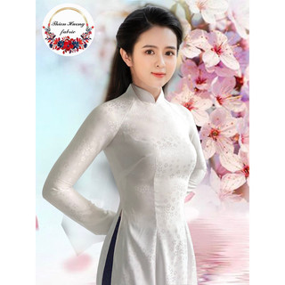 Lụa gấm hoa trắng.