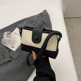 Túi xách nữ đeo chéo hot trend da mềm, Túi 2 màu dáng vuông size 18cm đựng vừa điện thoại, Túi đơn giản basic thanh lịch