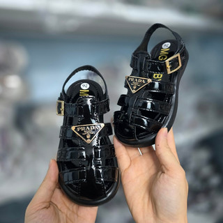 Sandal dọ bé gái da bóng mềm Pra. Dép dọ cho bé gái đi học, đi chơi