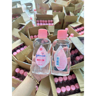(Mẫu mới 200ml)Dầu Massage & Dưỡng Ẩm Johnson's Baby Oil