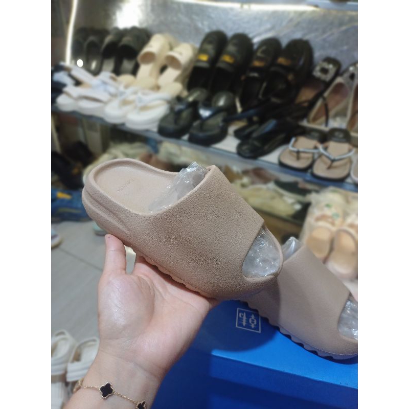 dép bánh mỳ cho bé