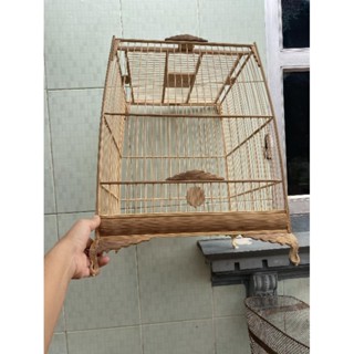Khung lồng chim chào mào chất liệu tre tự ráp thái cao lá đề trơn có 8 ke góc to. bản tang to