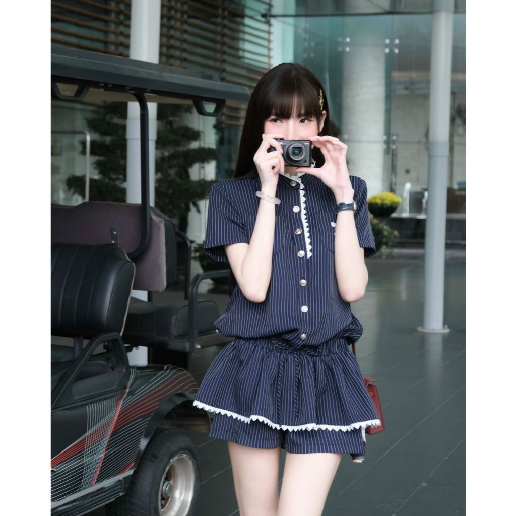 Set Jumpsuit Cộc Tay Cổ Tàu Cúc Đồng Đính Viền Ren Kèm Quần Short Phong Cách Châu Âu- Bun222