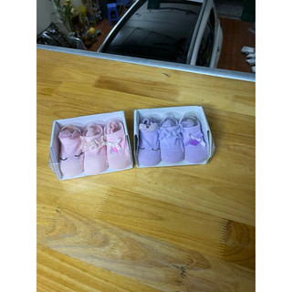Set một đôi giầy len tất cho bé sơ sinh