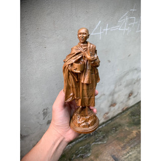 Tượng thầy tuệ gỗ bách xanh