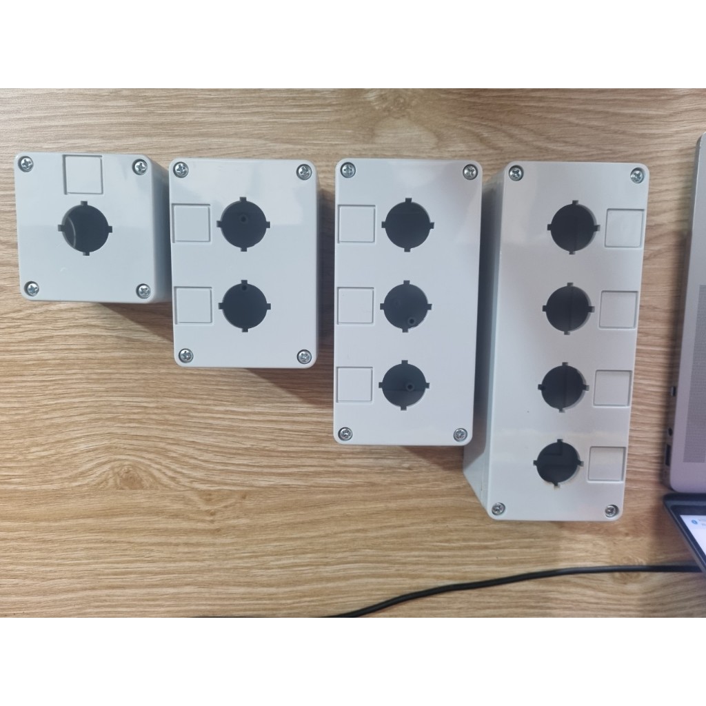 Hộp gắn nút nhấn 2 lỗ phi 22 Chint