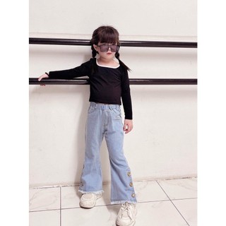 Quần bò cho bé gái đính cúc