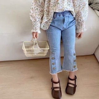 Quần bò cho bé gái đính cúc