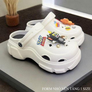 Dép sục Cross đế cao nữ gắn Sticker TOM & JERRY dễ thương bít mũi thông hơi siêu nhẹ êm chân D7767