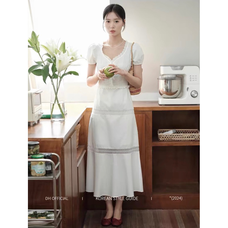 Váy trắng cổ v tay cộc bồng dáng a dài kẻ viền basic