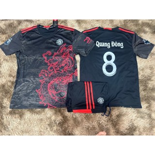 Bộ quần áo bóng đá M.U dragon đen. Vải mè thoáng mát, Logo thêu. In tên số theo yêu cầu