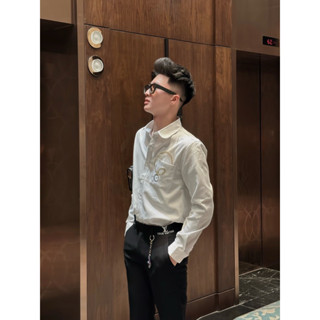 Áo Sơ Mi Nam Dài Tay 377 Thôm Kẻ Sọc Xanh Túi Hộp Trước Ngực Hoạ Tiết Thêu Đồng Hồ Điểm Nhấn Cổ Tay Trắng Trơn