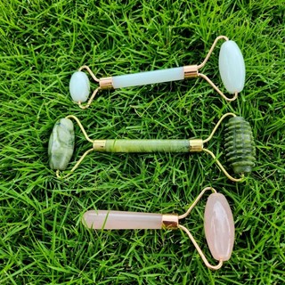 Dụng cụ lăn massage mặt bằng đá