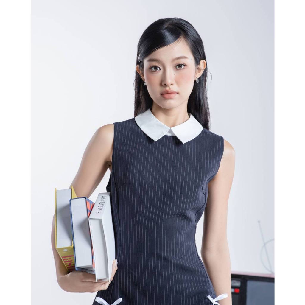 Đầm nữ cổ sơ mi trắng phối nơ THE C.I.U, đầm không tay form xòe nhẹ chất cotton sọc thanh lịch – Aurora Dress | BigBuy360 - bigbuy360.vn