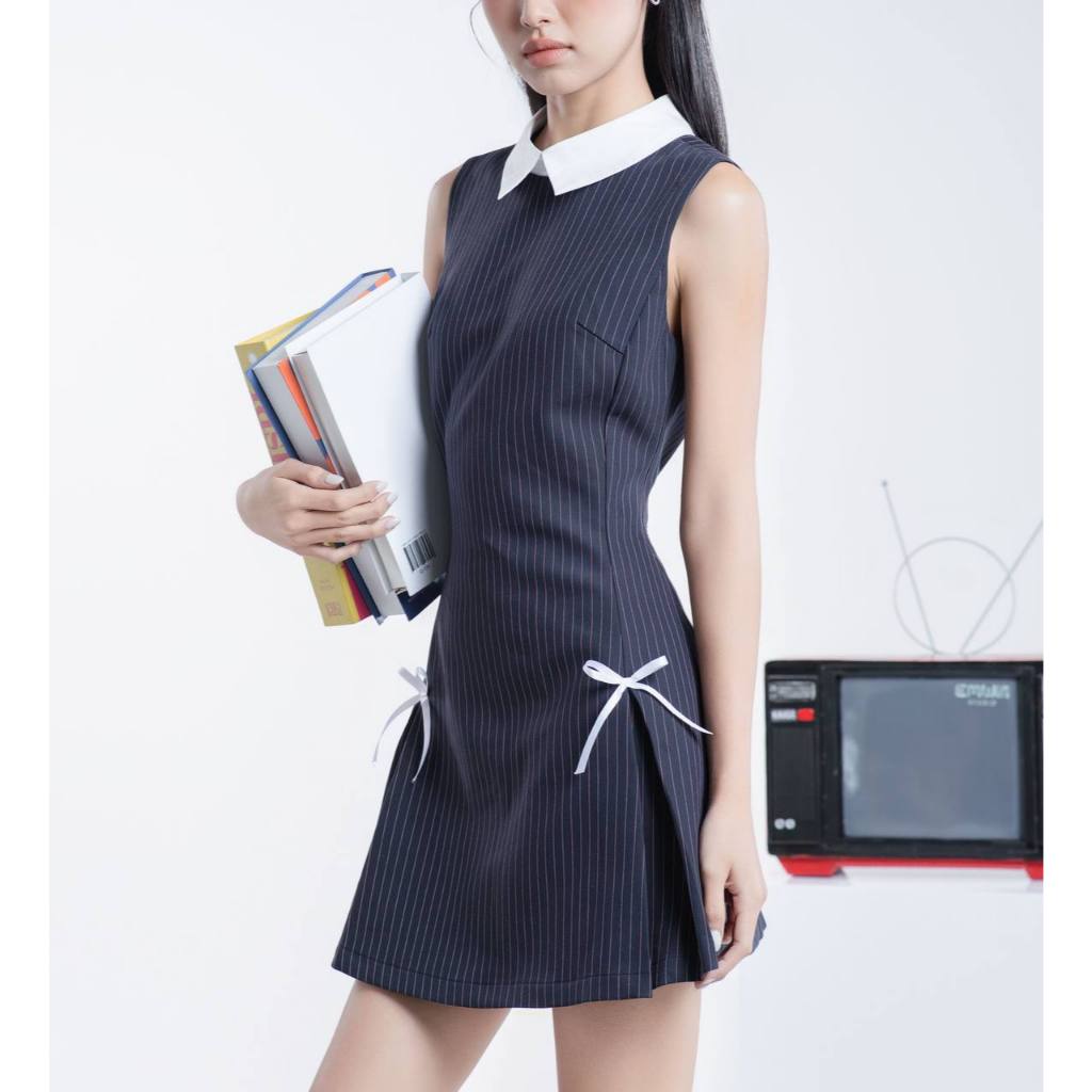 Đầm nữ cổ sơ mi trắng phối nơ THE C.I.U, đầm không tay form xòe nhẹ chất cotton sọc thanh lịch – Aurora Dress | BigBuy360 - bigbuy360.vn