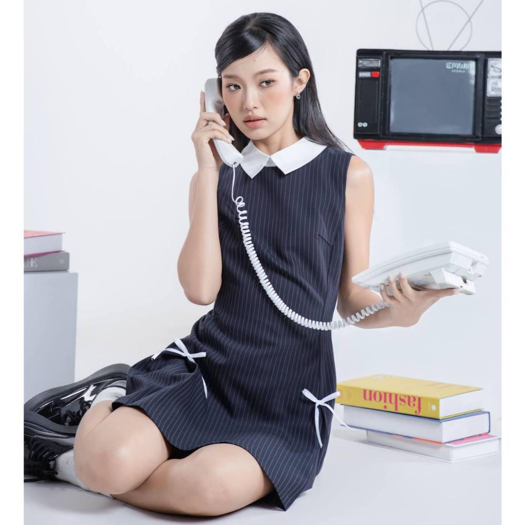 Đầm nữ cổ sơ mi trắng phối nơ THE C.I.U, đầm không tay form xòe nhẹ chất cotton sọc thanh lịch – Aurora Dress | BigBuy360 - bigbuy360.vn
