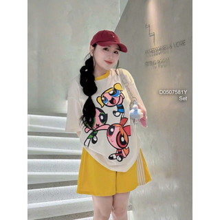 Set bộ áo thun in hình 3 cô gái tay con kèm quần short màu phối viền sọc trắng bên sườn