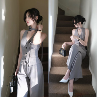 Set hai món nữ :  Áo gile kèm tag hoa phối quần suông dài ống rộng chất cotton màu trắng màu đen màu nâu màu xám D0895