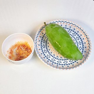 1 cái Dĩa sứ hoa văn thổ cẩm 20cm
