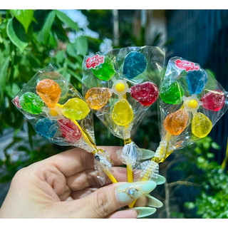 Một cây kẹo dẻo que hình chong chón