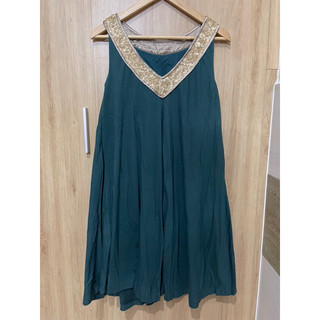 Đầm kiểu phối kim sa viền cổ
