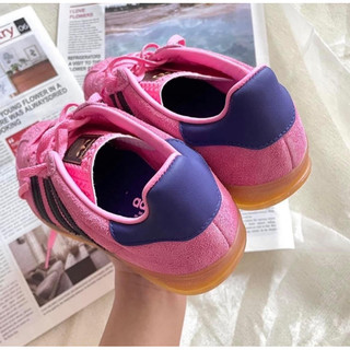 Giày sneaker